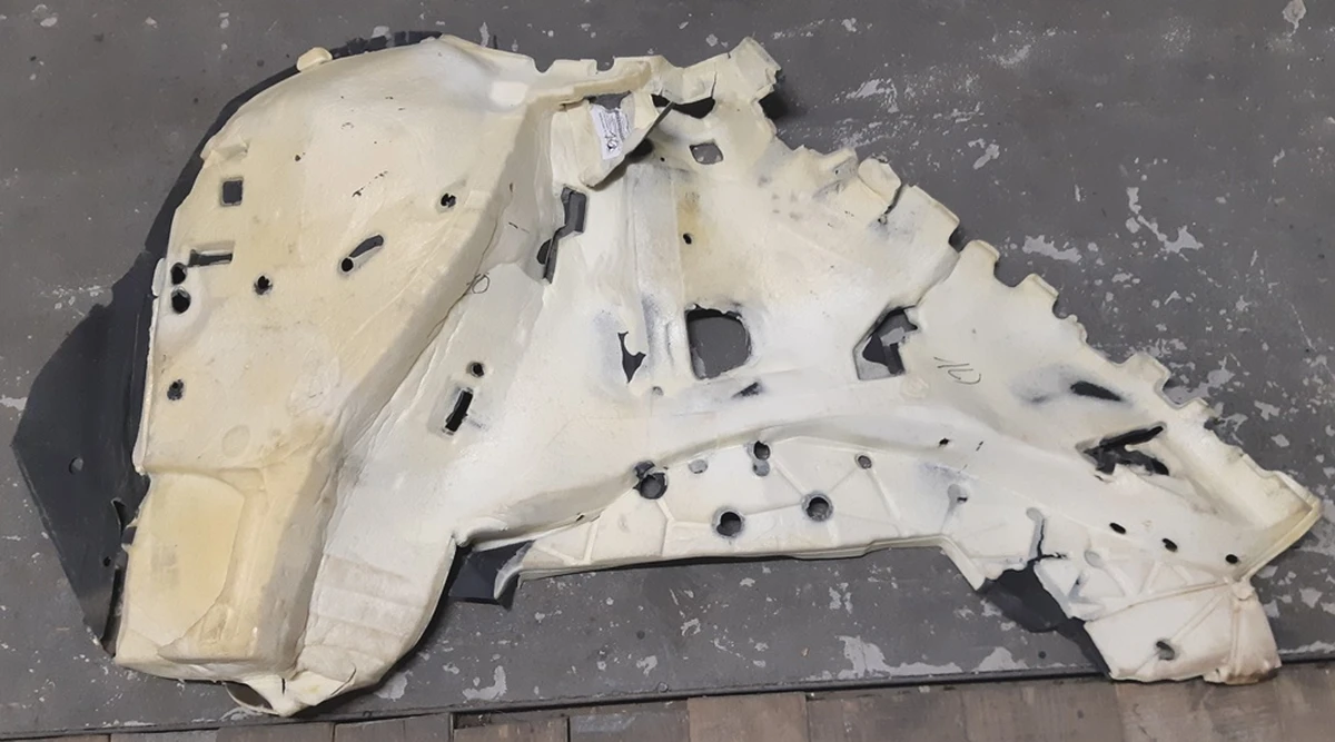 4 Теплошумоізолятор салону стійки C правий Tesla model X 1084303-00-E