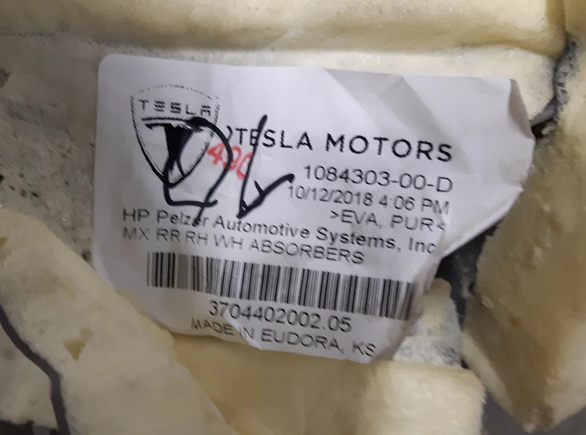 4 Теплошумоізолятор салону стійки C правий Tesla model X 1084303-00-E