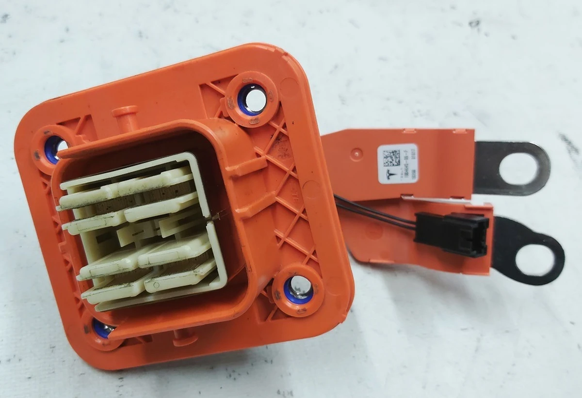 Роз'єм високовольтний одна фаза порту зарядки та основної батареї Tesla model 3 1084645-00-I