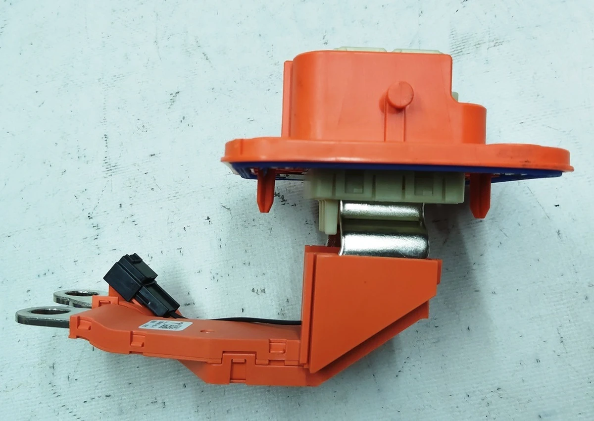 Роз'єм високовольтний одна фаза порту зарядки та основної батареї Tesla model 3 1084645-00-I