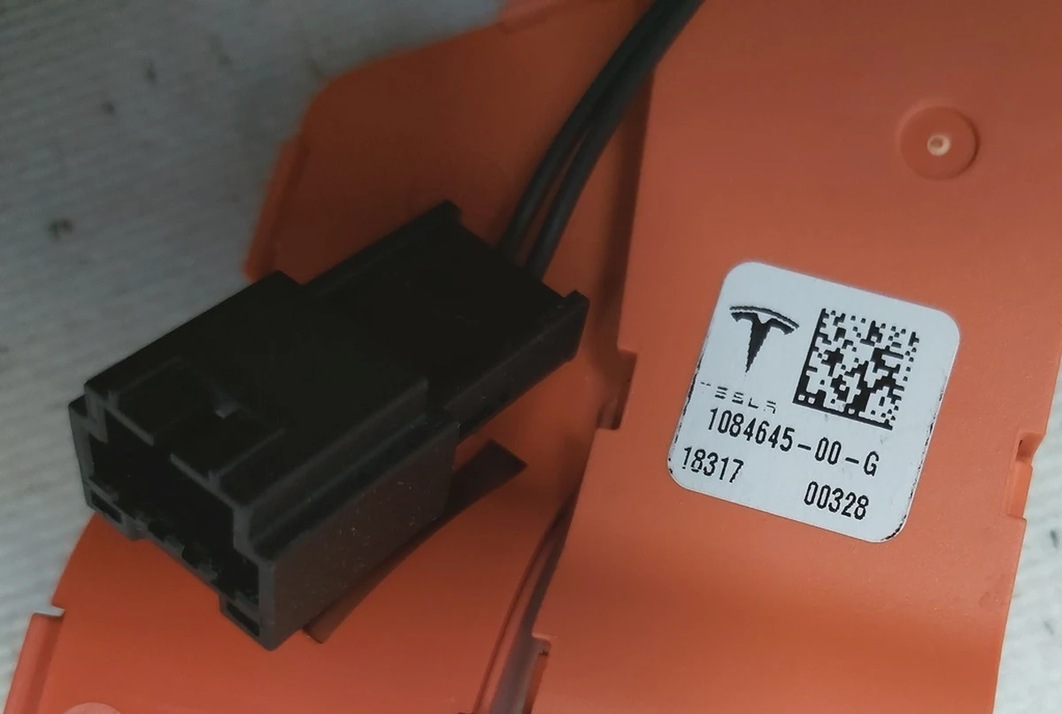 Connector high-voltage one phase of the charging port and the main battery Tesla model 3 1084645-00-I