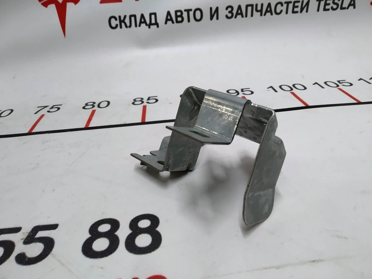 1 Tesla model 3 charging port high-voltage wiring bracket 1067954-00-E