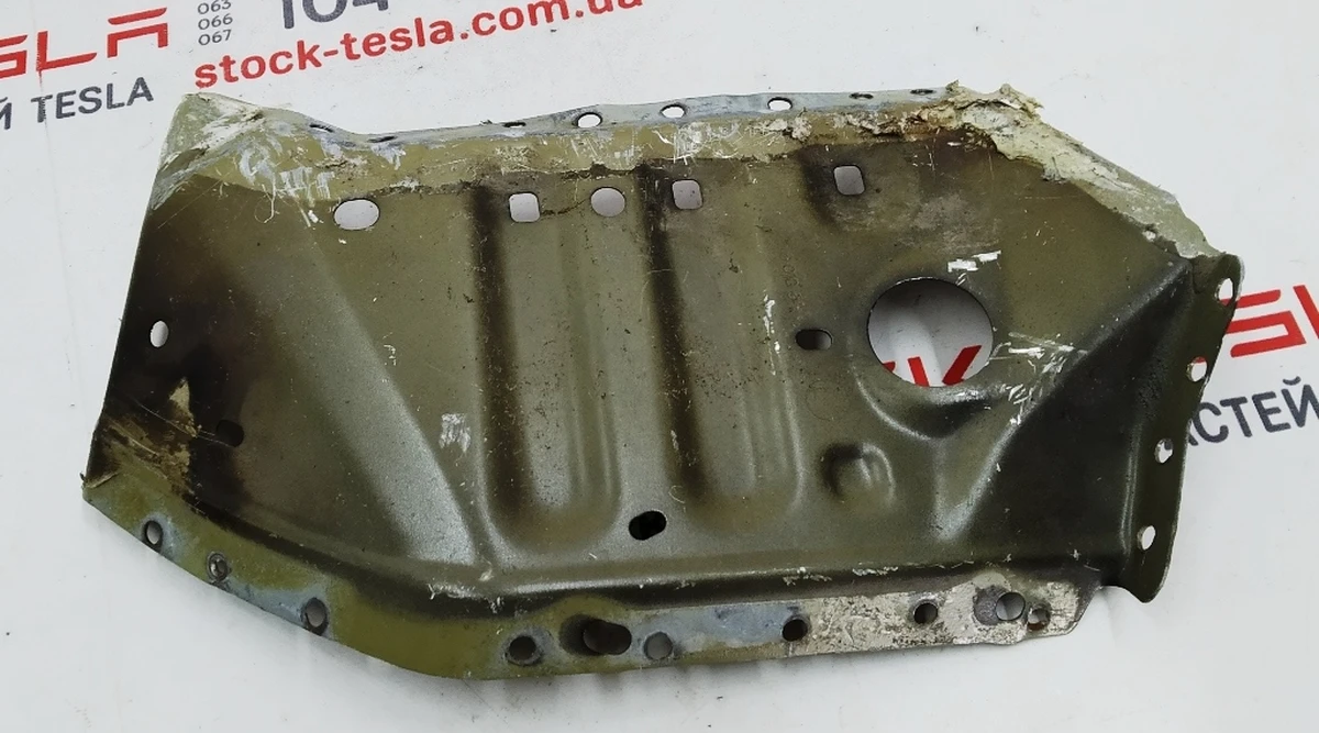 33 Quarter front left body panel cup connector and top spar reinforcement Tesla model 3 1084685-S0-C