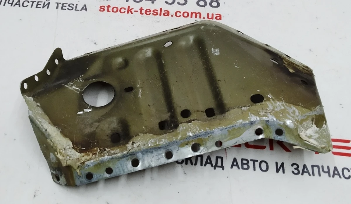 33 Quarter front left body panel cup connector and top spar reinforcement Tesla model 3 1084685-S0-C