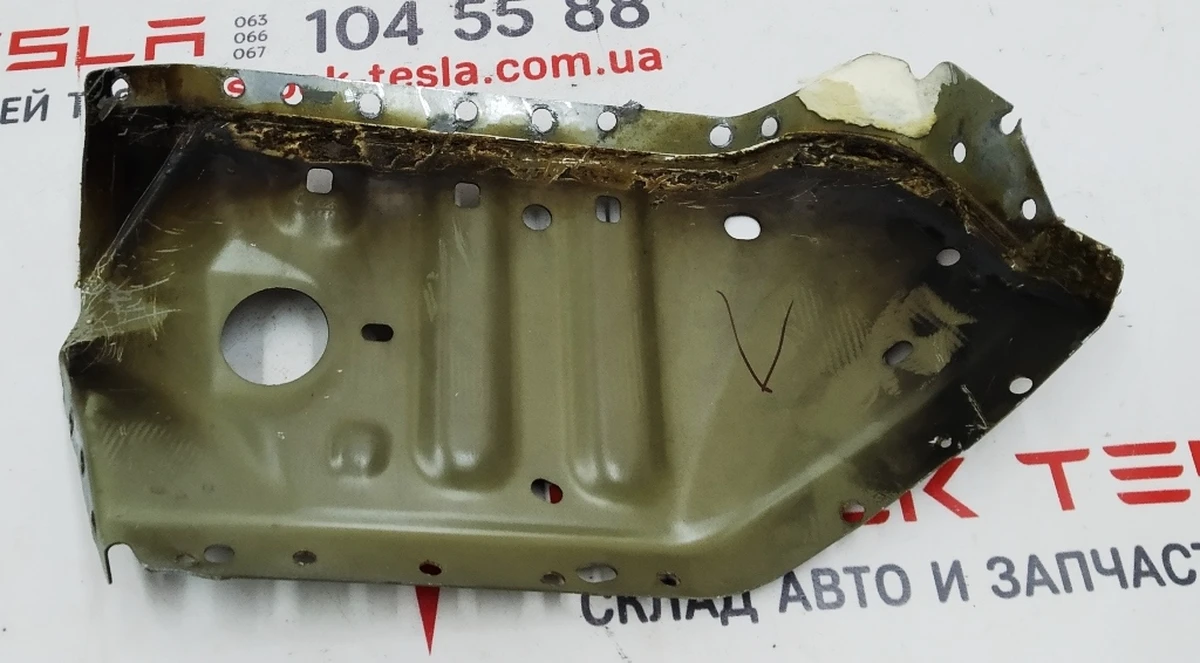 33 Quarter front left body panel cup connector and top spar reinforcement Tesla model 3 1084685-S0-C