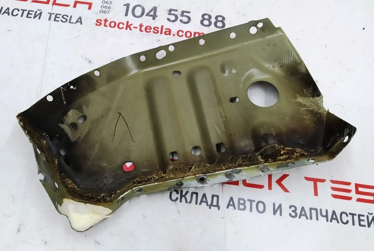 33 Quarter front left body panel cup connector and top spar reinforcement Tesla model 3 1084685-S0-C