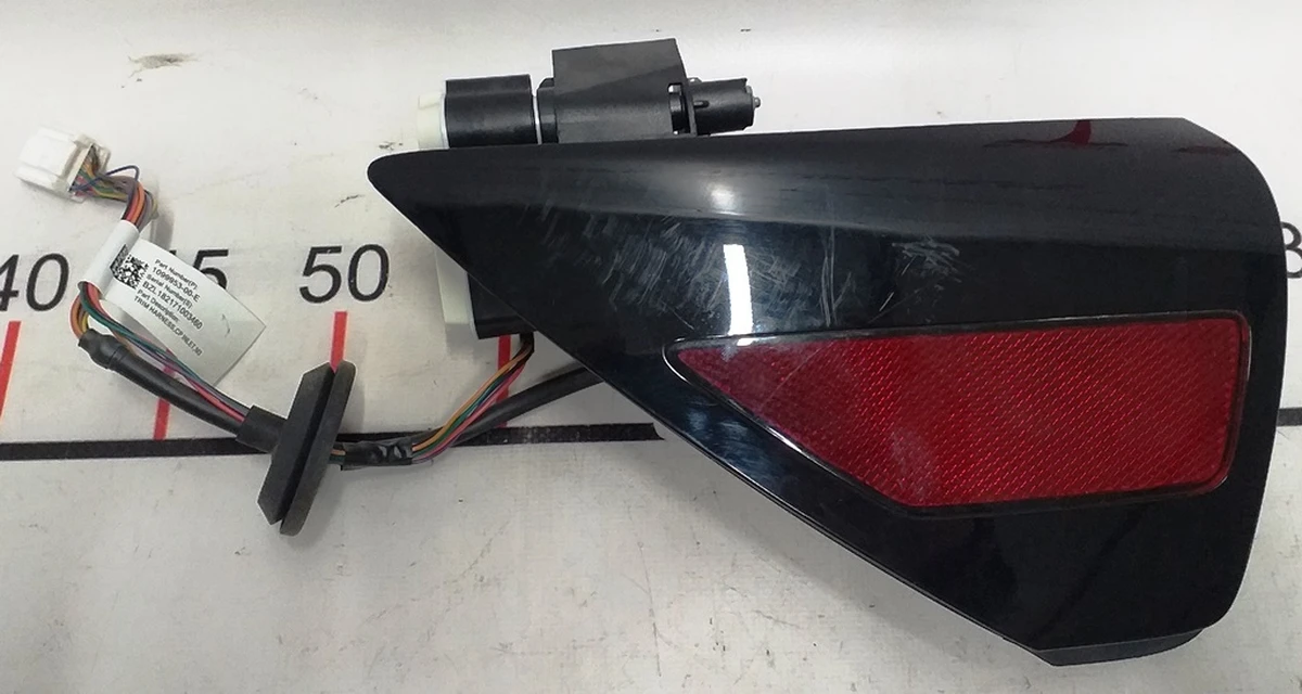 3 Люк порту зарядки з електроприводом Tesla model 3 1084854-00-J