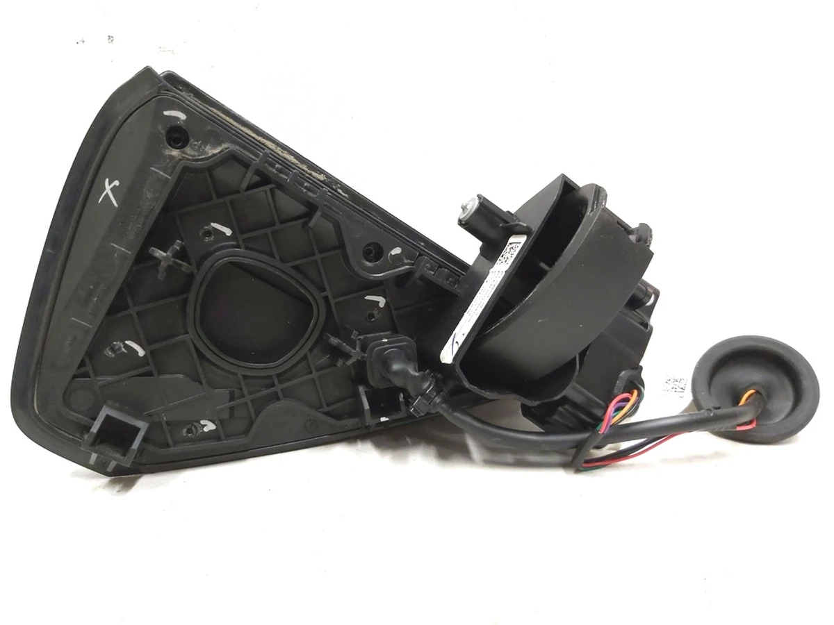 3 Люк порта зарядки с электроприводом Tesla model 3 1084854-00-J