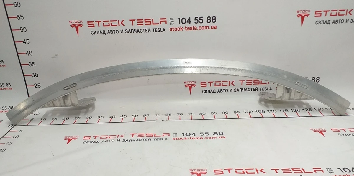 3 Гребінець переднього бампера метал шабля Tesla model 3 1084894-00-B