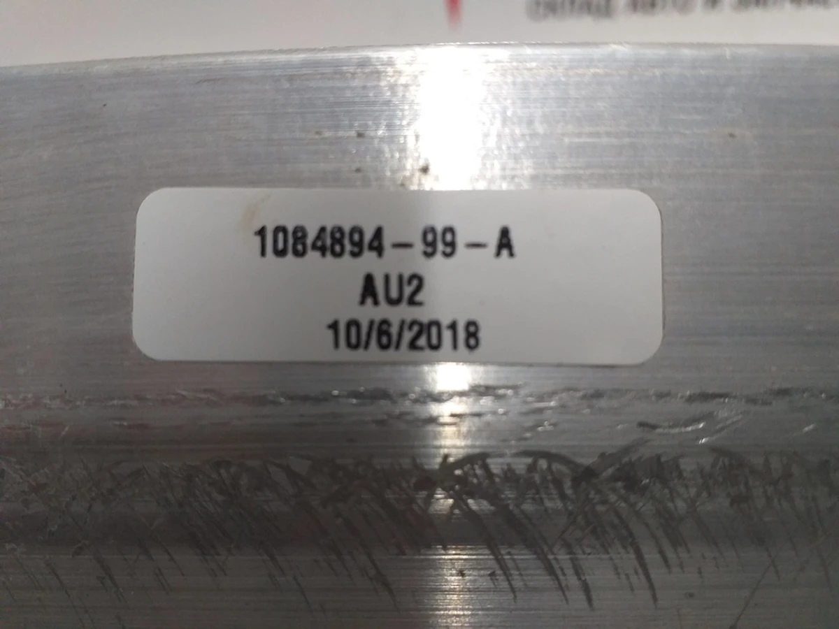 3 Гребінець переднього бампера метал шабля Tesla model 3 1084894-00-B