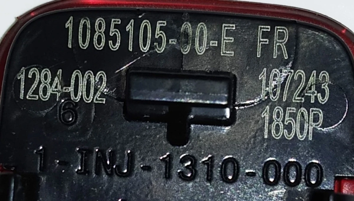 3 Отражатель двери передней левой правой Tesla Model 3, Model Y 1085105-00-E