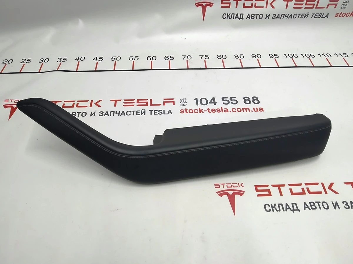 14 Подлокотник карты двери передней правой PREMIUM BLACK (с повреждениями) Tesla model 3 1090411-01-H