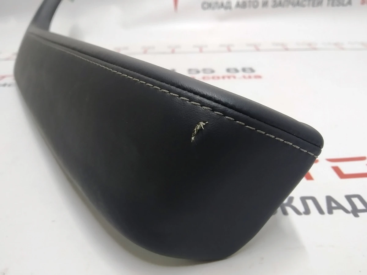 14 Подлокотник карты двери передней правой PREMIUM BLACK (с повреждениями) Tesla model 3 1090411-01-H