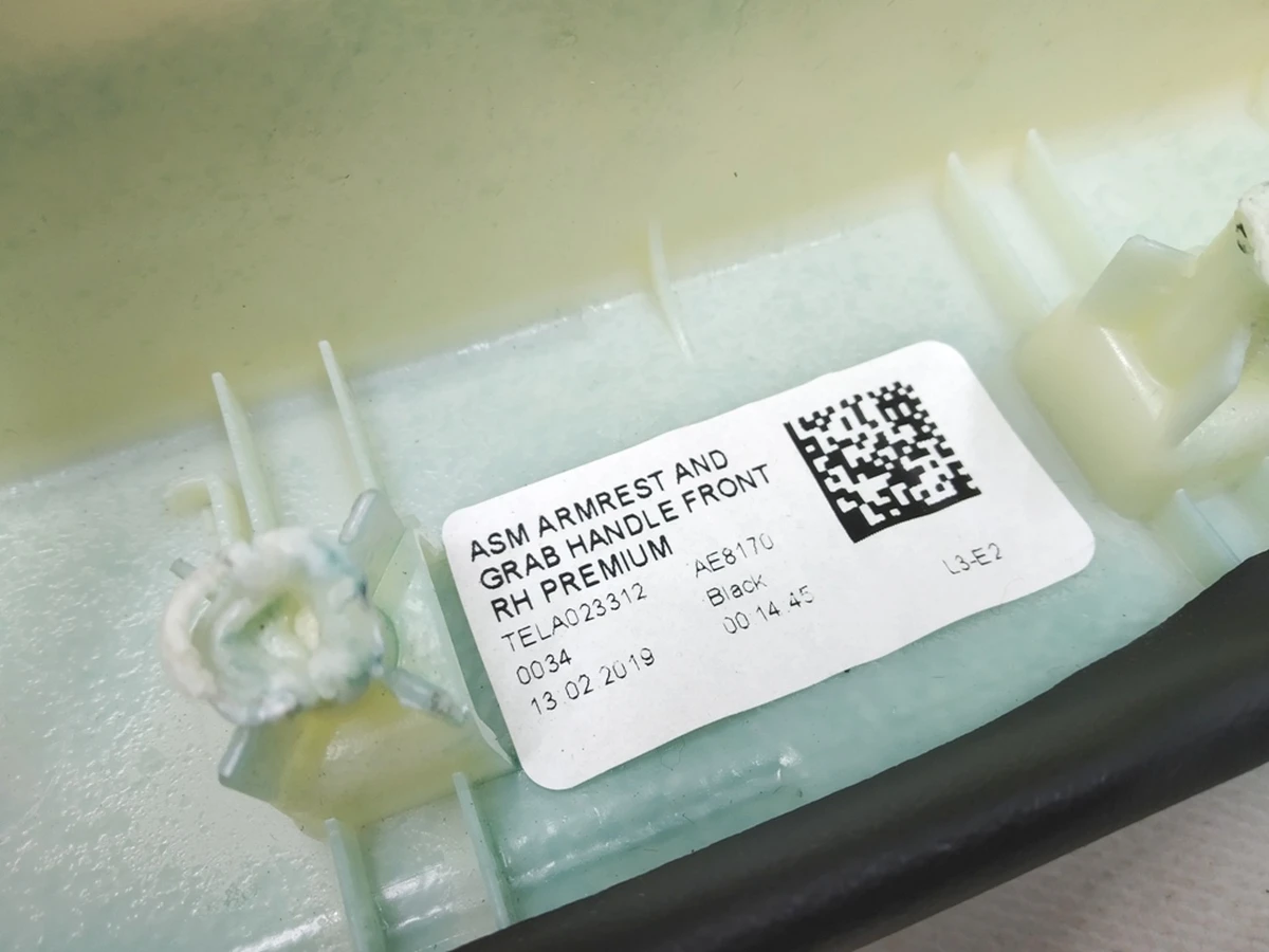 14 Підлокітник карти дверей передньої правої PREMIUM BLACK Tesla model 3 1090411-01-H