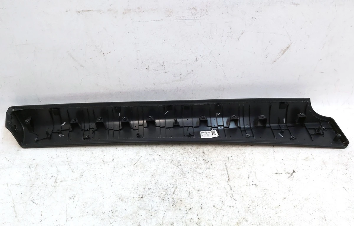 Накладка внутренняя верхняя карты двери передней правой PREM BLACK с повреждением Tesla model 3 1090411