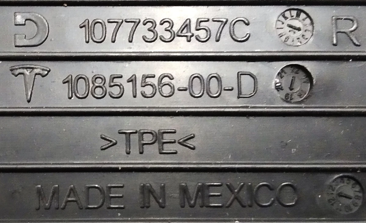 17 Коврик кармана двери передней правой PREMIUM Tesla model 3 1085156-00-C