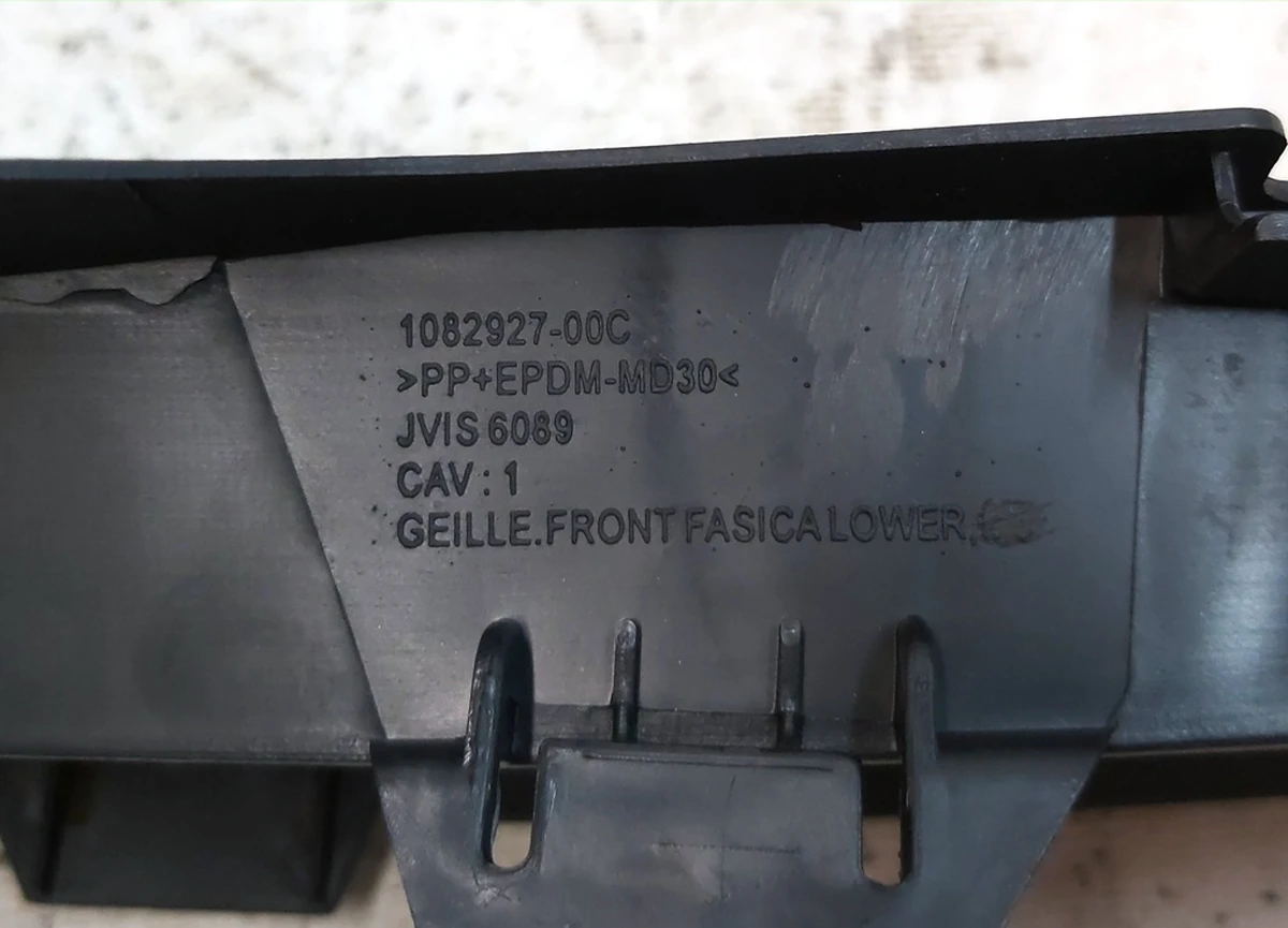 3 Решетка декоративная передняя (гриль) Tesla model 3 1085927-00-C