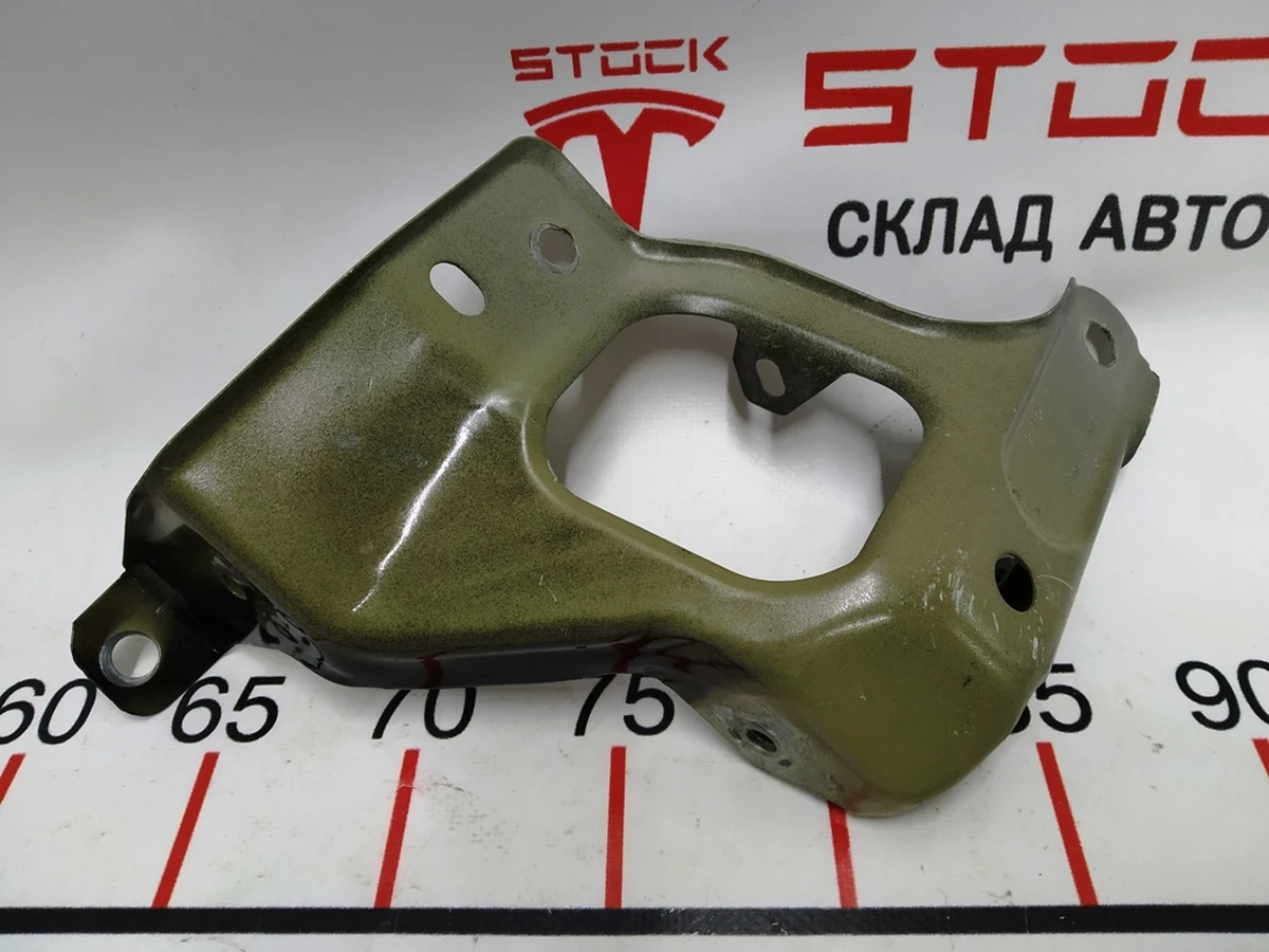 19 Right wing side member bracket Tesla model 3 1086016-S0-A