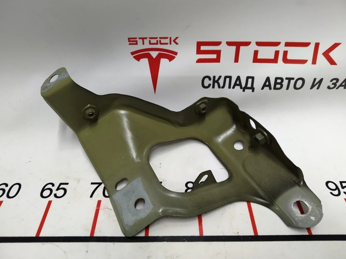 19 Right wing side member bracket Tesla model 3 1086016-S0-A