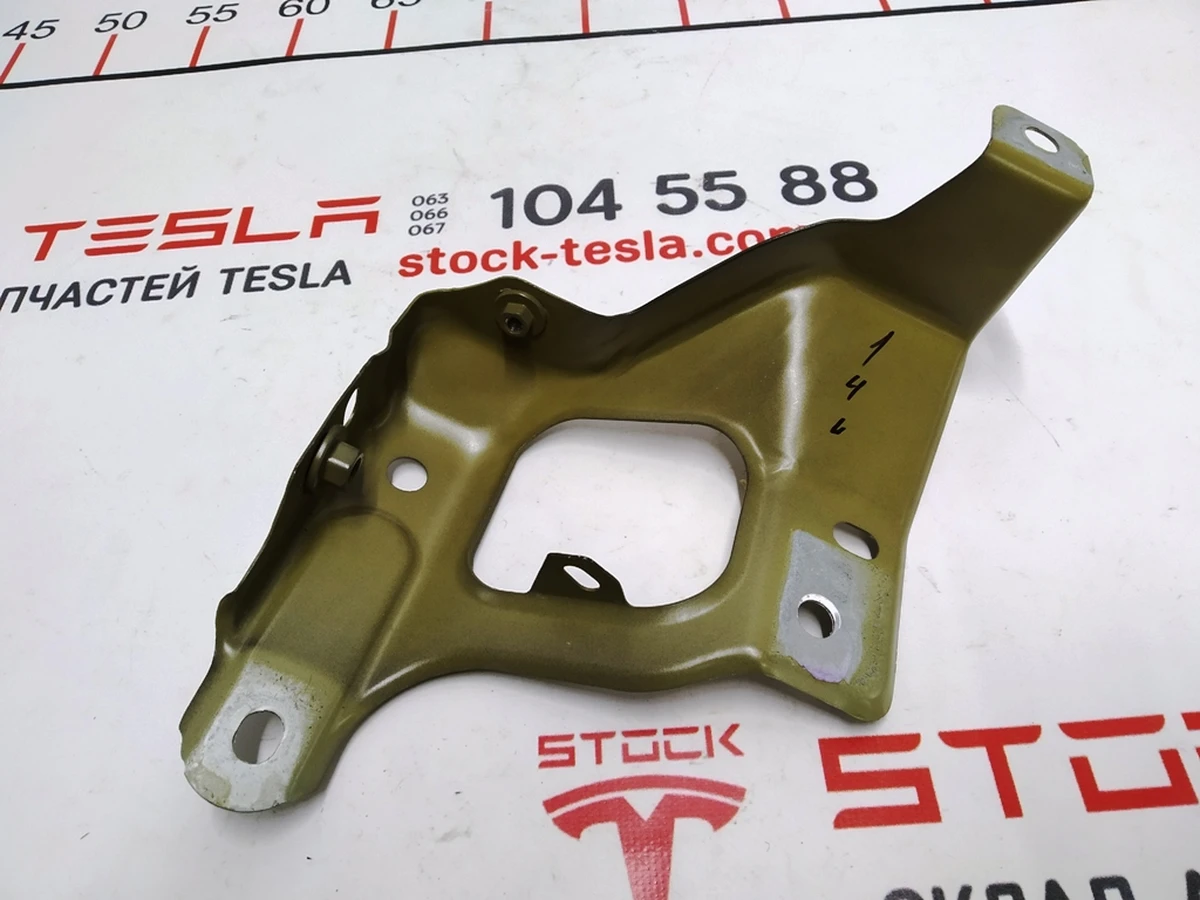 19 Кронштейн лонжерона левого крыла Tesla Model 3 1086017-S0-A