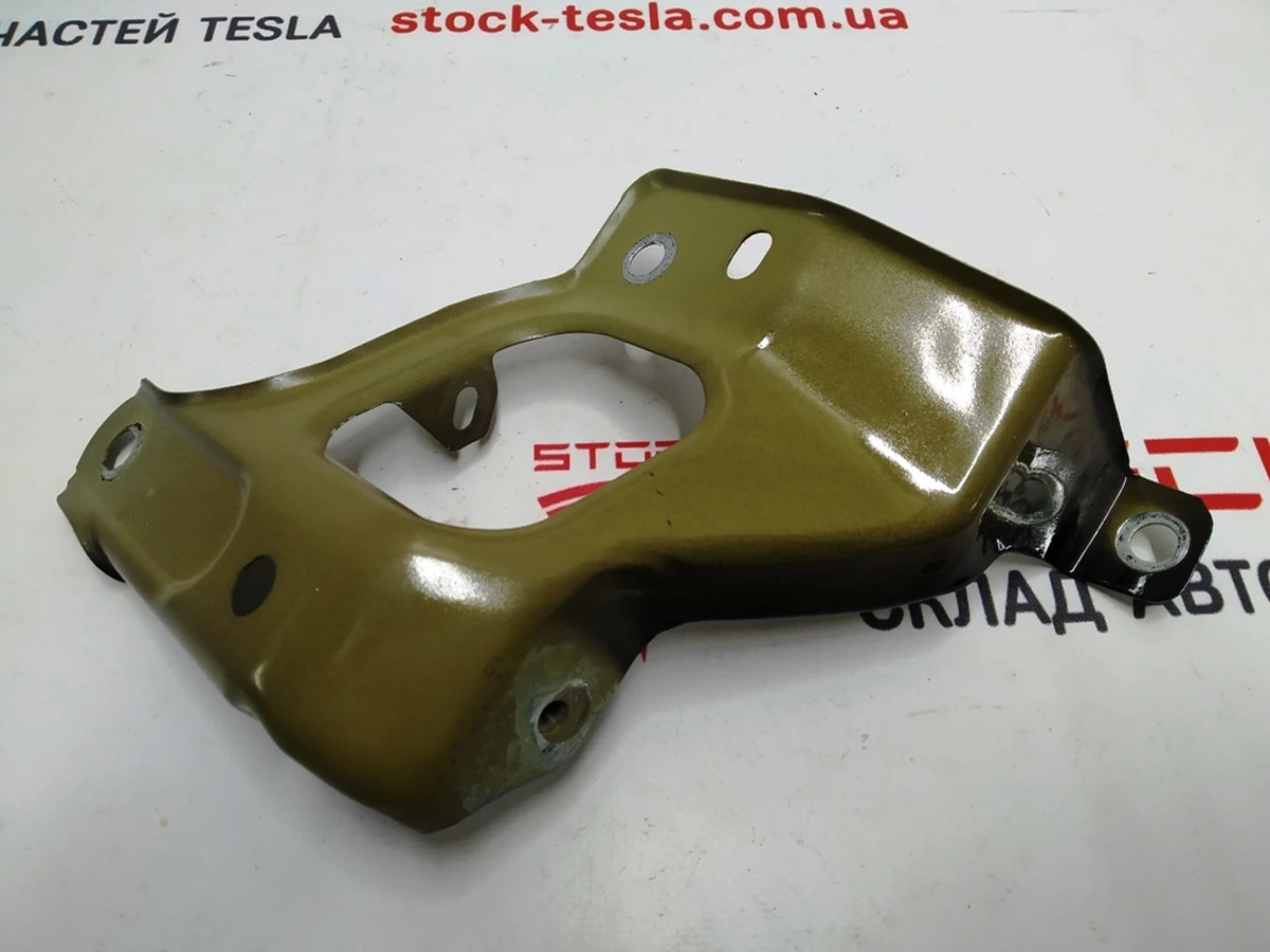 19 Кронштейн лонжерона левого крыла Tesla Model 3 1086017-S0-A