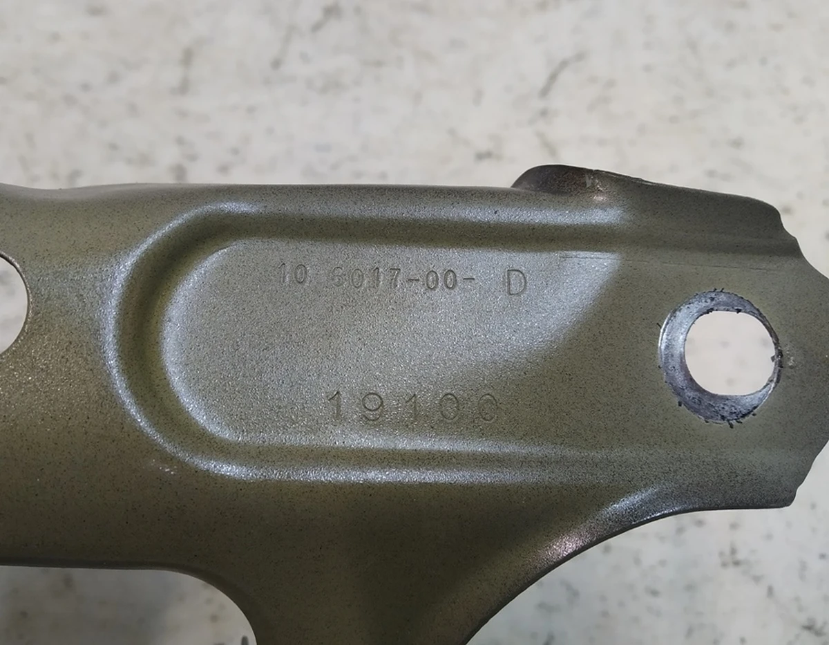 19 Кронштейн лонжерона лівого крила Tesla model 3 1086017-S0-A