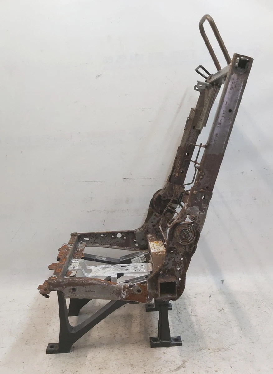 1 Каркас металевий одинарного правого сидіння 2-го ряду Tesla model X 1086106-00-C