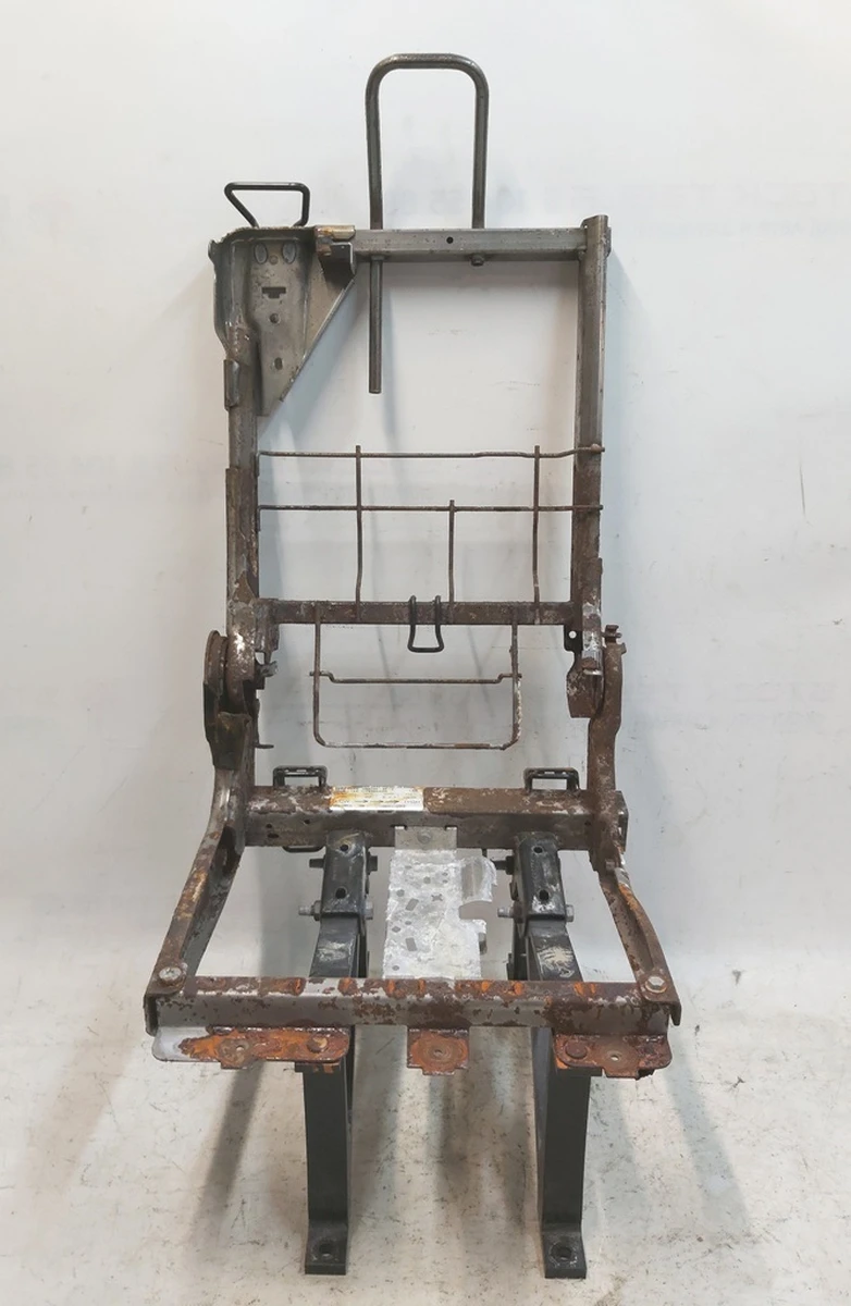 1 Каркас металевий одинарного правого сидіння 2-го ряду Tesla model X 1086106-00-C