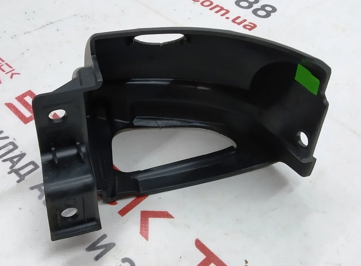 7 Кронштейн крепления декоративной накладки ремня безопасности одинарного правого сиденья 2-го ряда Tesla model X 2345616-03-A