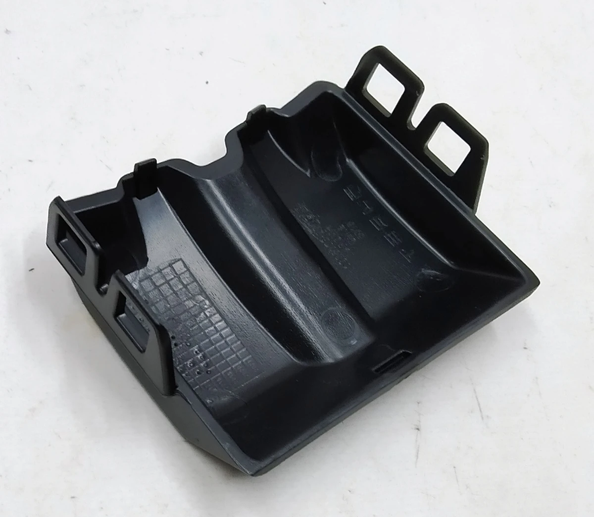 2 Накладка внутренняя правого ремня безопасности двойного левого сиденья 2-го ряда Tesla model X 1036745