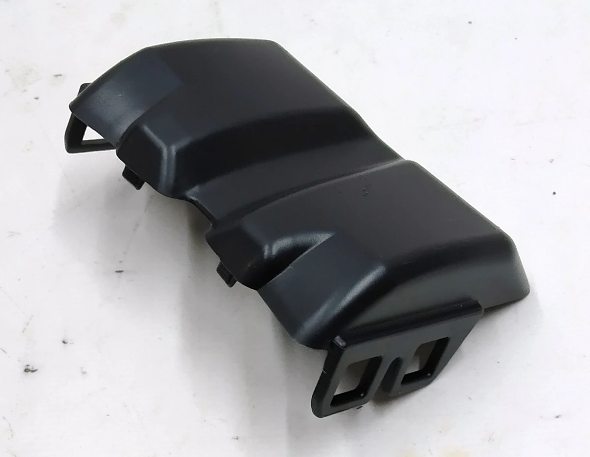 2 Накладка внутрішня правого ременя безпеки подвійного лівого сидіння 2-го ряду Tesla model X 1036745