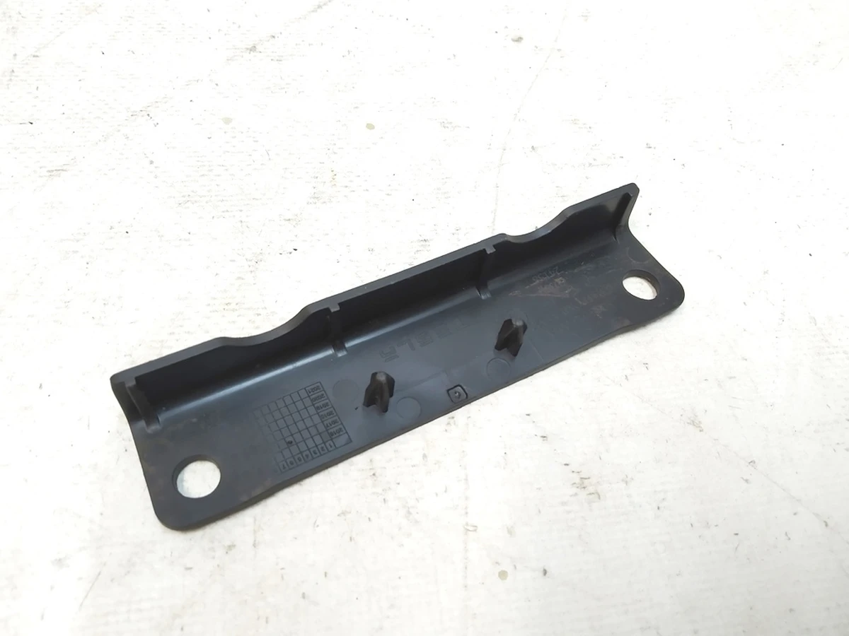 1 Накладка декоративна сидіння 2-го ряду 60/40 Tesla model X 1086196-00-A