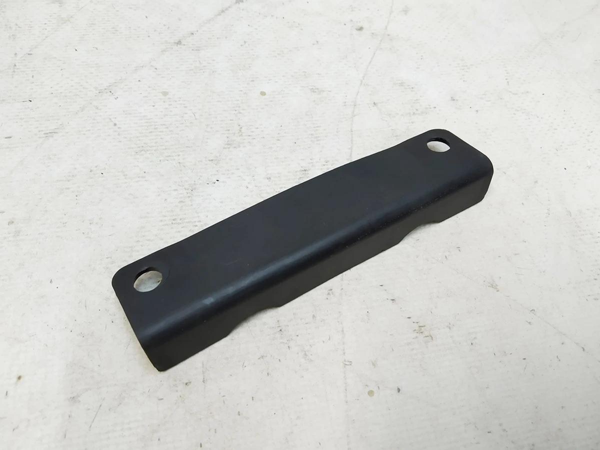 1 Накладка декоративна сидіння 2-го ряду 60/40 Tesla model X 1086196-00-A