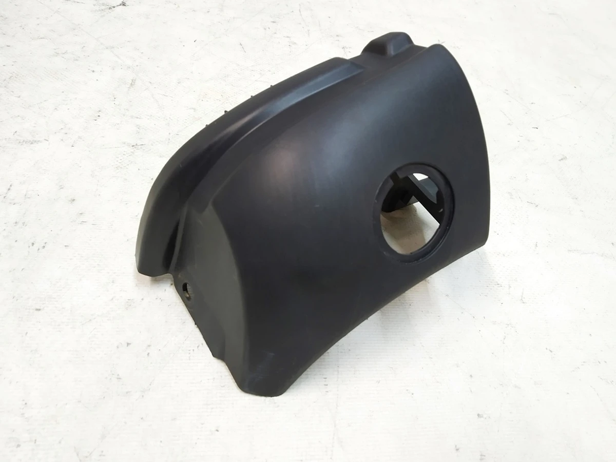 5 Кронштейн левой декоративной накладки ремня безопасности двойного левого сиденья 2-го ряда Tesla model X 2345614