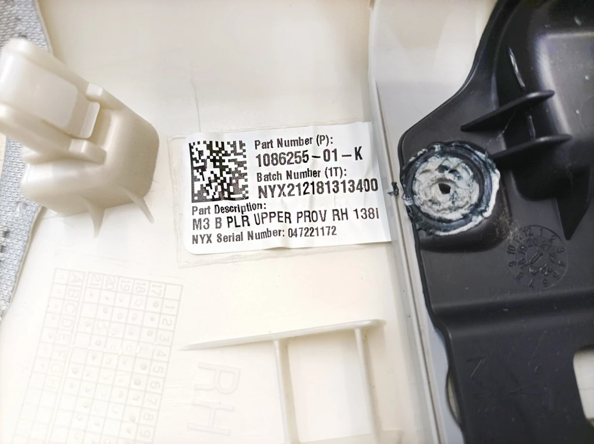 3 Накладка стійки B верхня права PREMIUM Tesla model 3 1086255-01-K