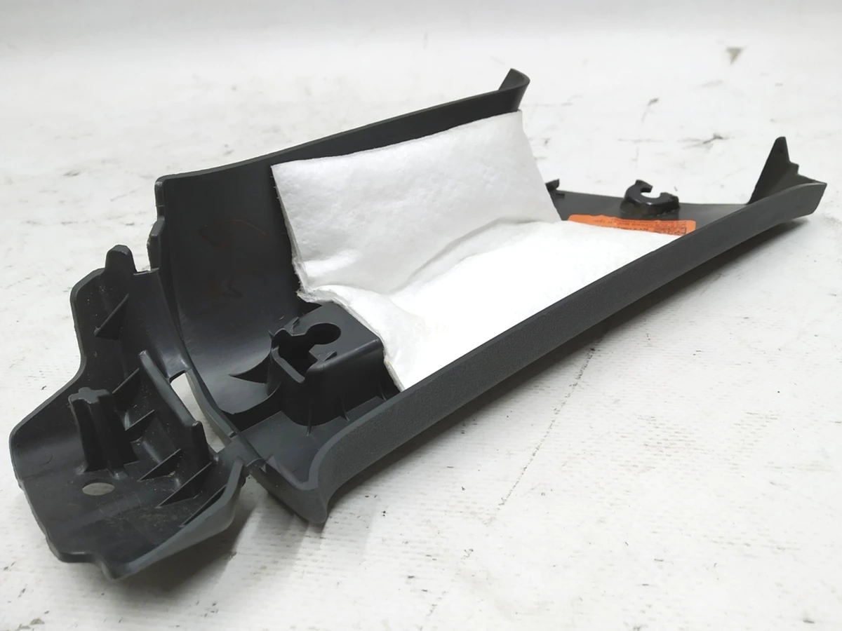 7 Накладка стійки З верхня ліва Tesla model 3 1086273-00-H