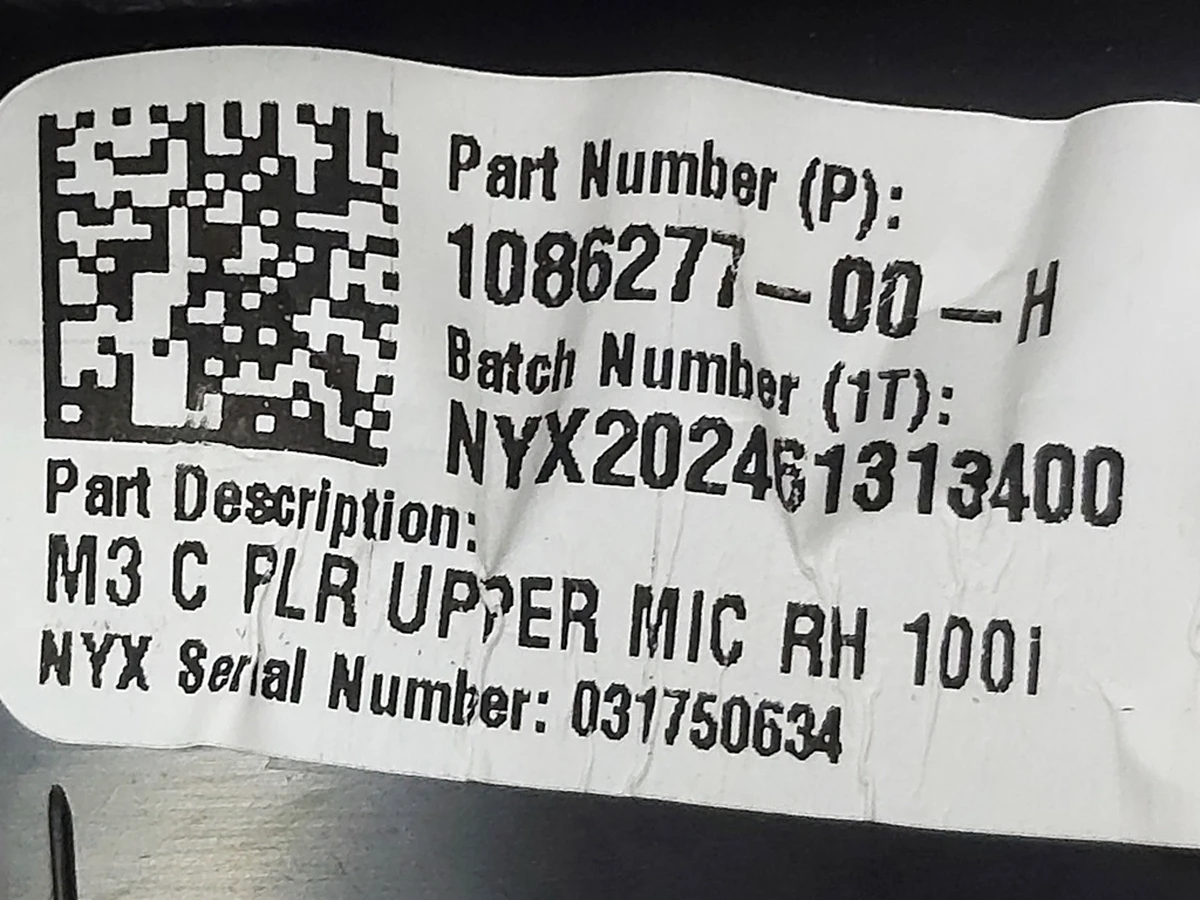 7 Накладка стійки З верхня права Tesla model 3 1086277-00-H