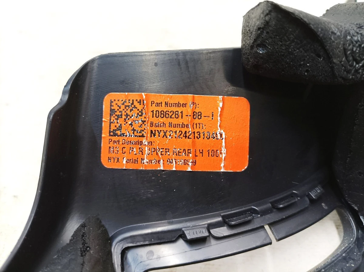 6 Rack-C left seat belt cover with damage Tesla model 3 1086281-88-I