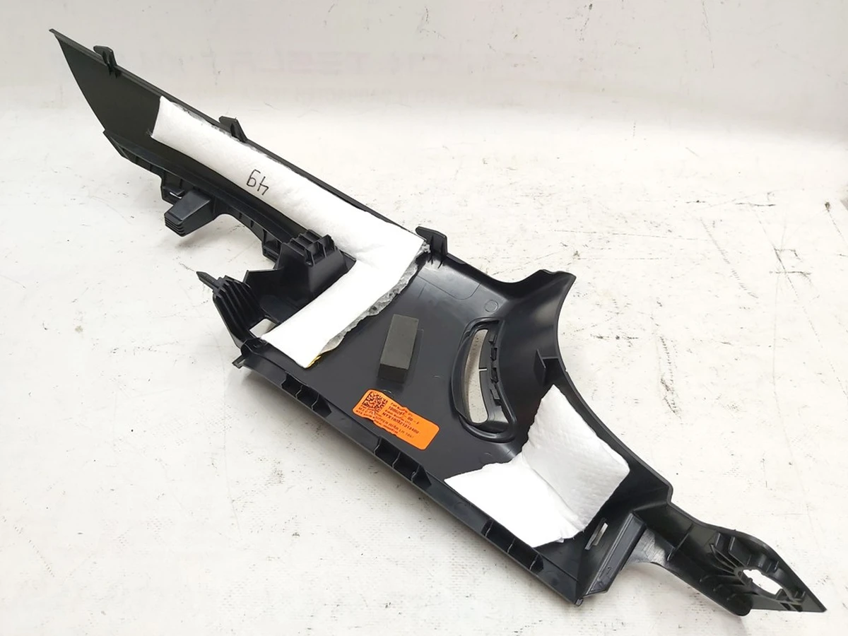 6 M3, UPPER C-PILLAR REAR, ASY, LH with damage Tesla model 3 1086281-00-G