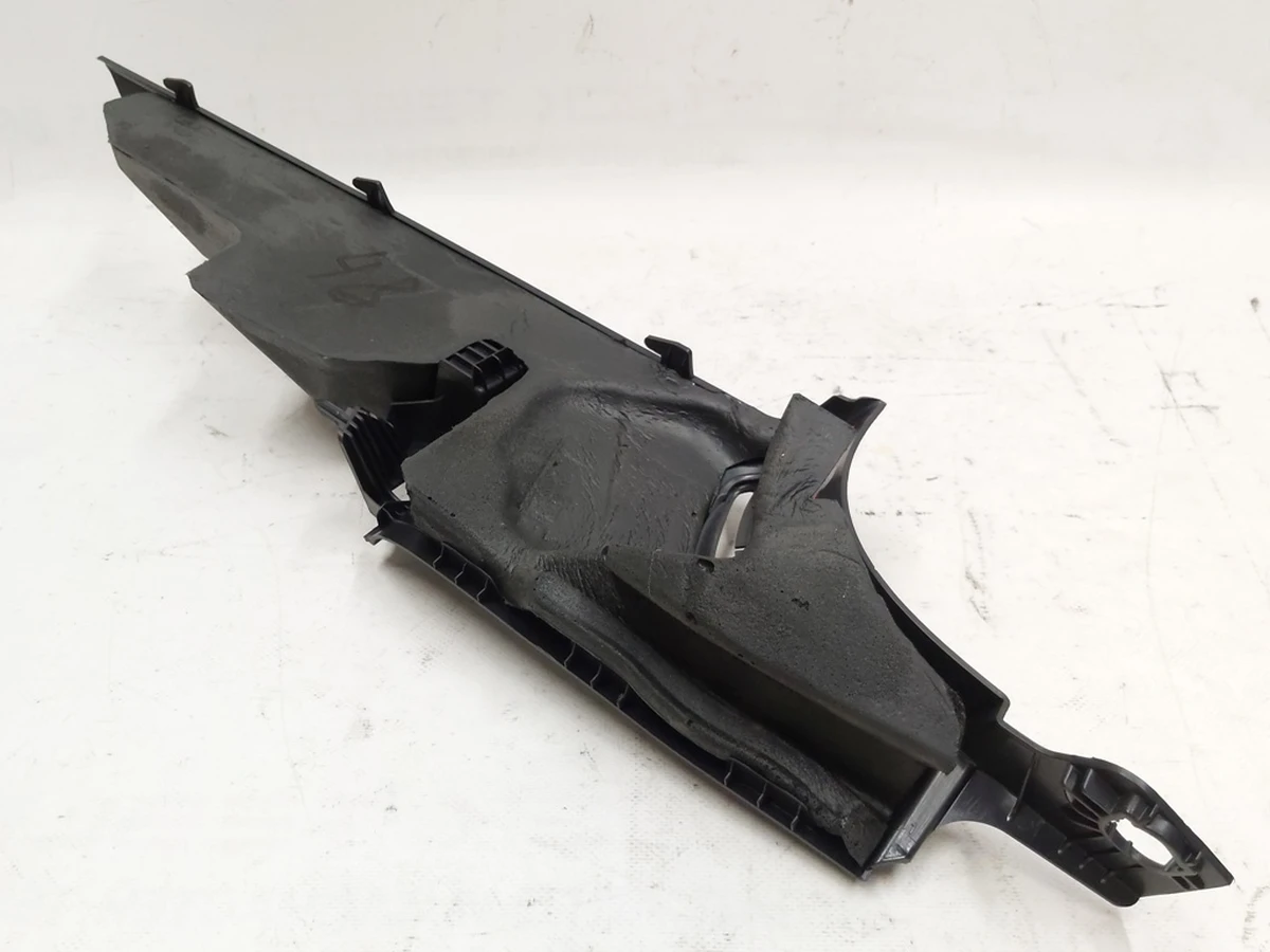 6 Накладка ременя безпеки стійки-З лівою Tesla model 3 1086281-00-G