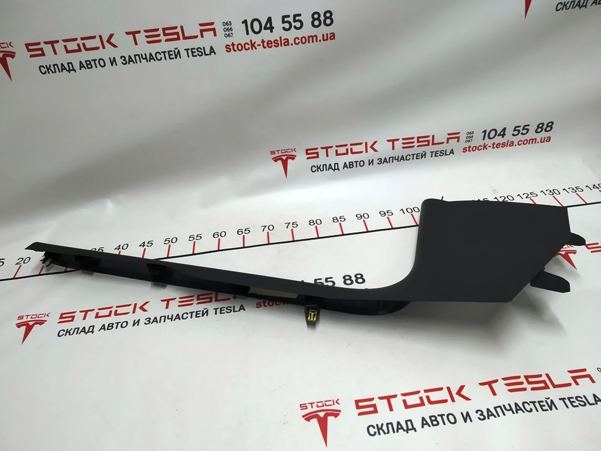 9 Облицовка порога переднего левого Tesla model 3 1086290-00-H