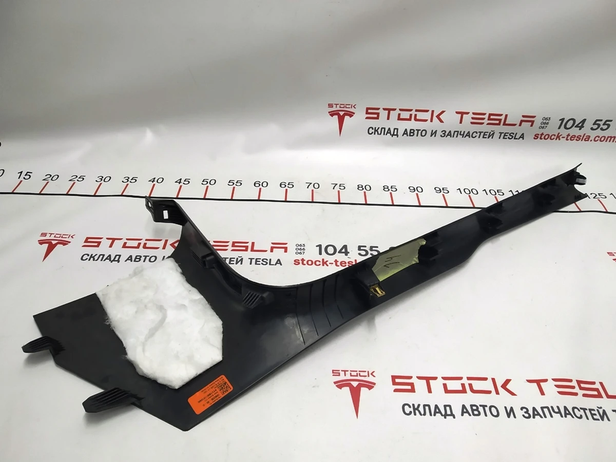 9 Облицовка порога переднего левого Tesla model 3 1086290-00-H