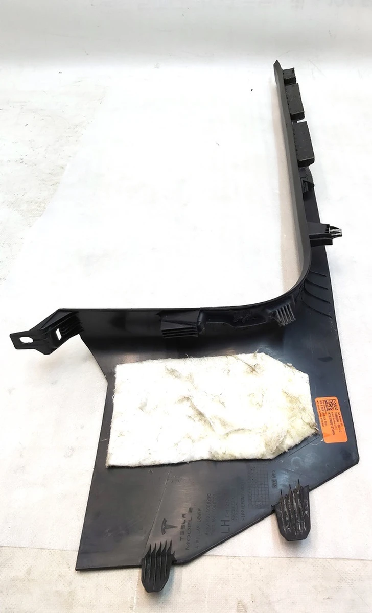 9 Облицювання порога переднього лівого з пошкодженням Tesla model 3 1086290-00-H