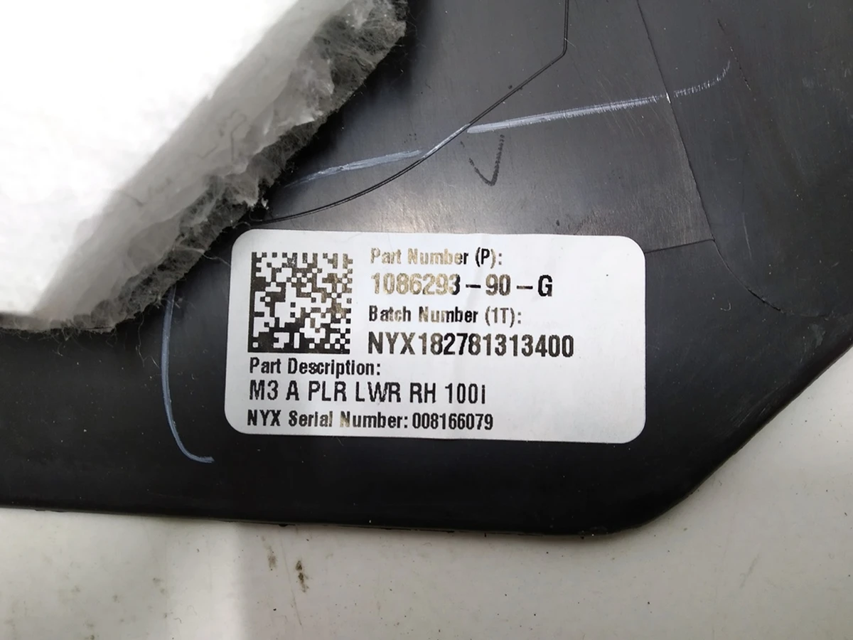 9 Облицовка порога переднего правого Tesla model 3 1086293-00-H