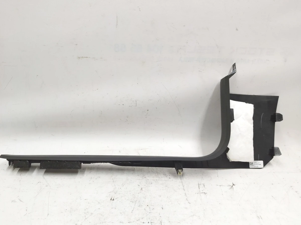9 Облицовка порога переднего правого Tesla model 3 1086293-91-F