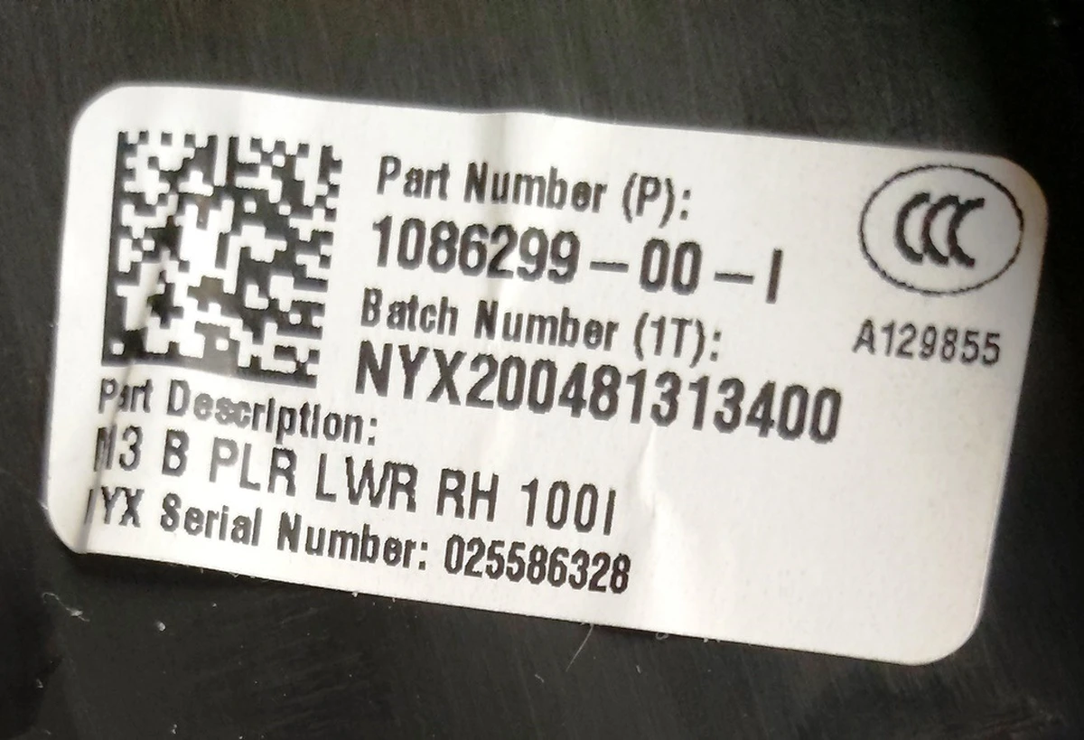 2 Накладка стійки В нижня права Tesla model 3 1086299-00-J
