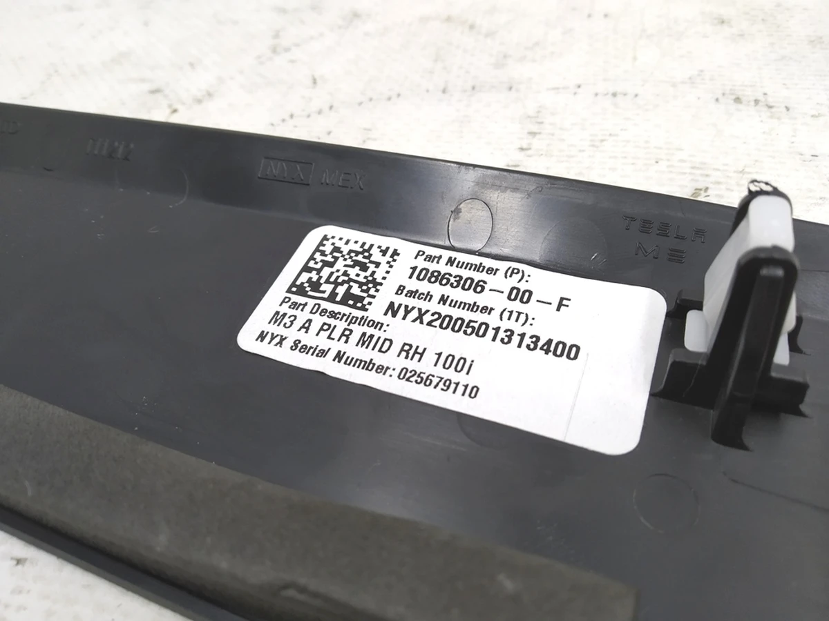 10 Накладка стійки А середня права Tesla model 3 1086306-00-F