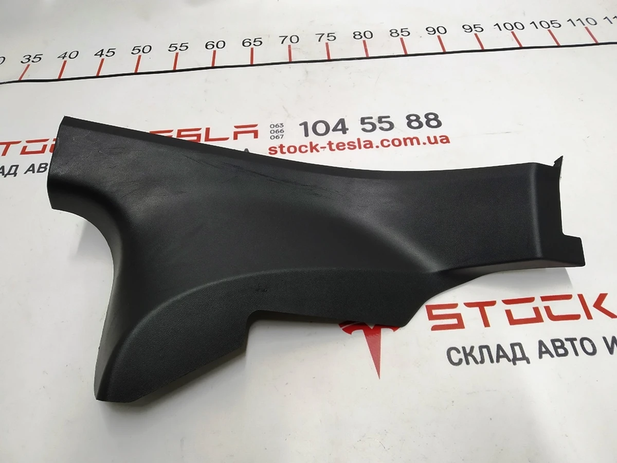 8 REAR DOOR SILL TRIM PANEL ASSEMBLY - RIGHT HAND Tesla Model 3 1086312-00-F