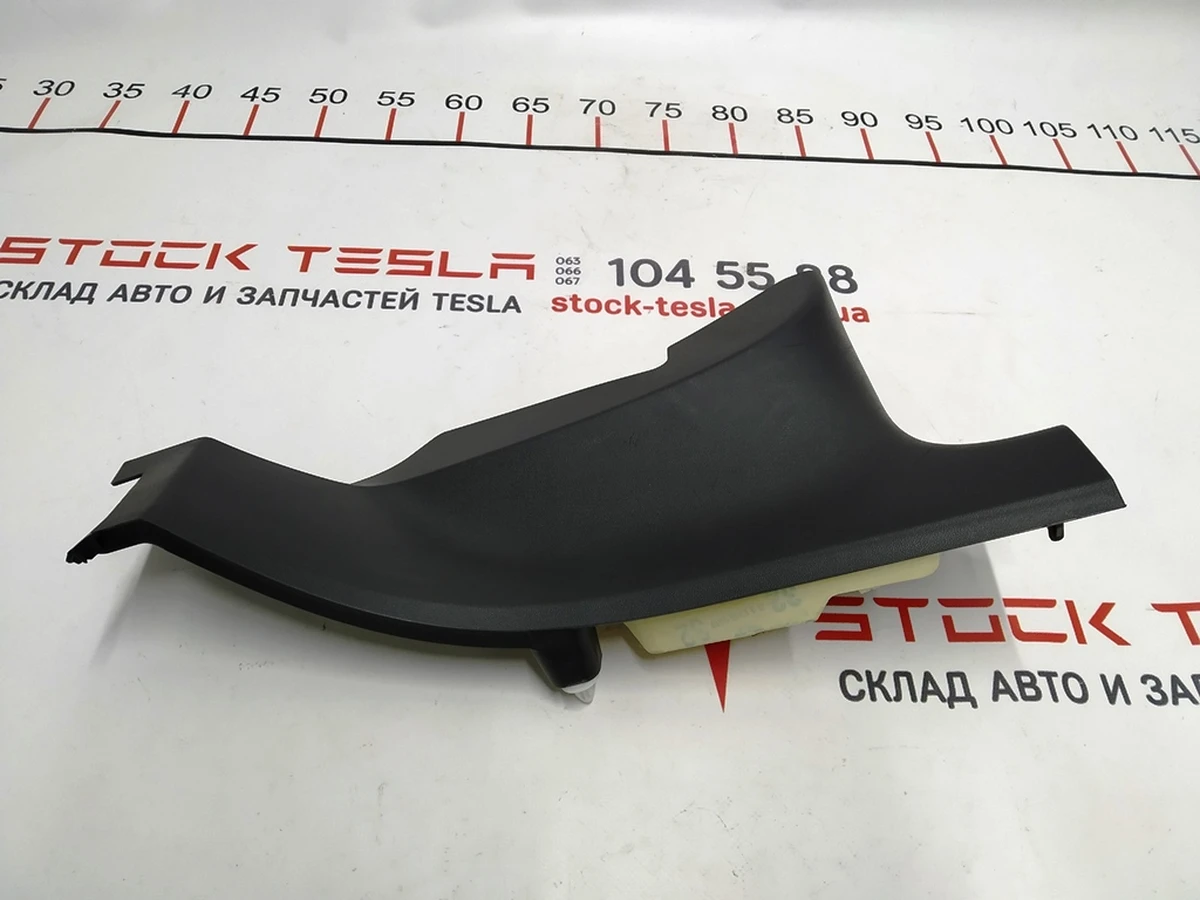 8 REAR DOOR SILL TRIM PANEL ASSEMBLY - RIGHT HAND Tesla Model 3 1086312-00-F
