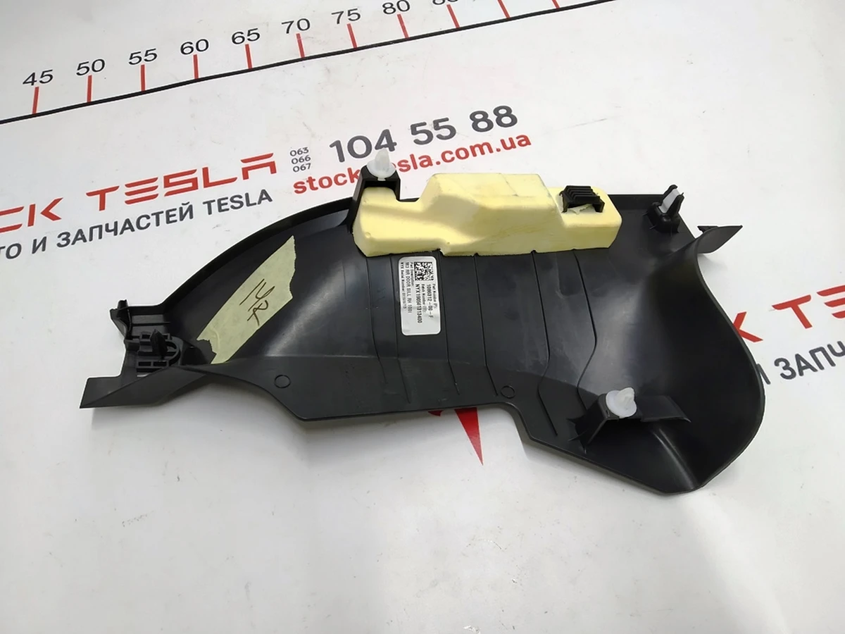 8 REAR DOOR SILL TRIM PANEL ASSEMBLY - RIGHT HAND Tesla Model 3 1086312-00-F